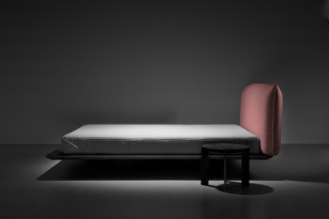 NUVOLA Bett schwarz Design modern aus Massivholz mit Polsterkopfteil Schwebeoptik